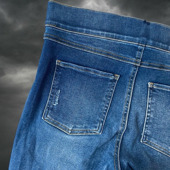 Spanx ‘Shape and Lift Distressed Skinny Jeans’ in “Medium Wash Blue” Size Medium - Picture 14 of 16